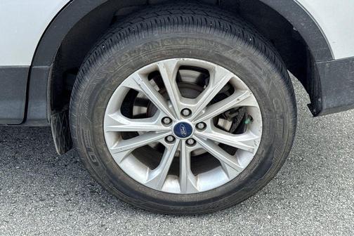 Ingot Silver Metallic 2017 Ford Escape SE