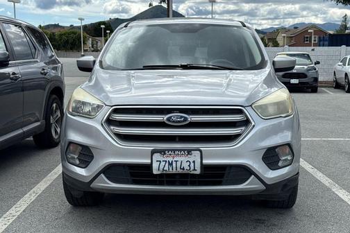 Ingot Silver Metallic 2017 Ford Escape SE