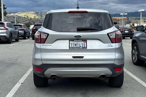 Ingot Silver Metallic 2017 Ford Escape SE