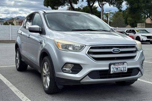 Ingot Silver Metallic 2017 Ford Escape SE