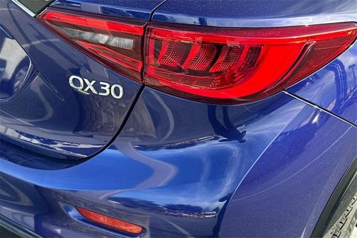 2018 INFINITI QX30 Luxury