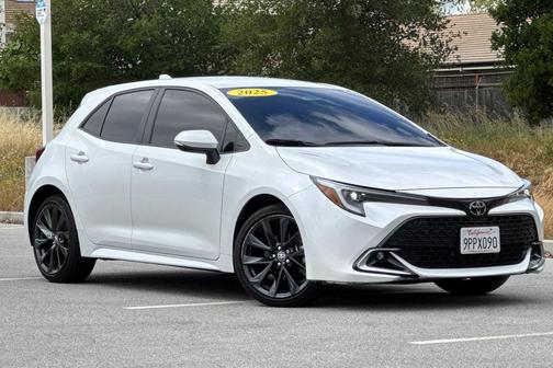 Wind Chill Pearl 2025 Toyota Corolla Hatchback XSE