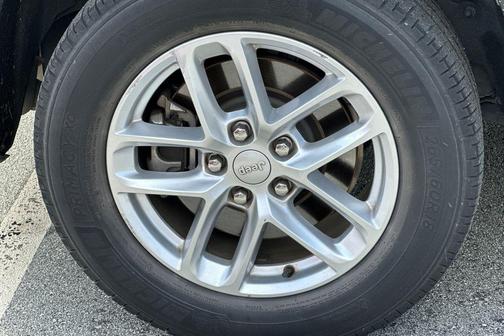 Metallic 2021 Jeep Grand Cherokee L Laredo