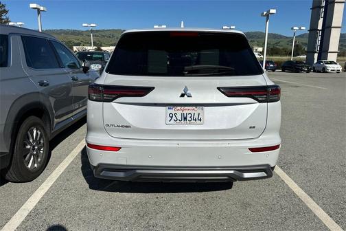 2025 Mitsubishi Outlander SE