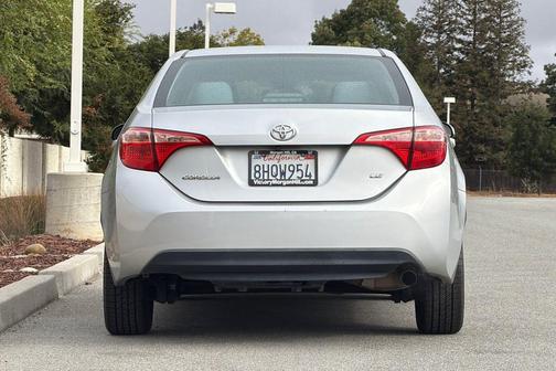 Classic Silver Metallic 2018 Toyota Corolla LE