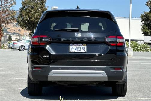 2023 Honda Pilot EX-L 8-Passenger