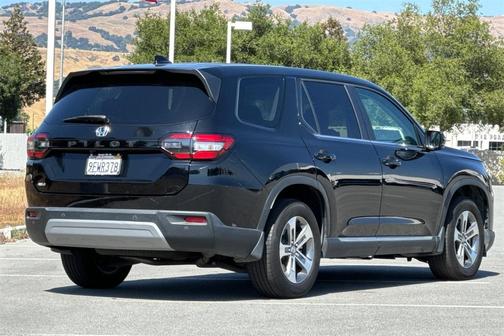 2023 Honda Pilot EX-L 8-Passenger