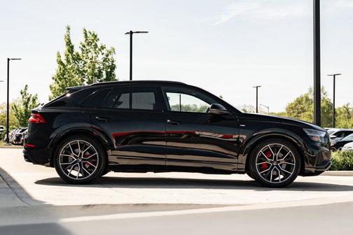 Mythos Black Metallic 2023 Audi Q8 55 Prestige