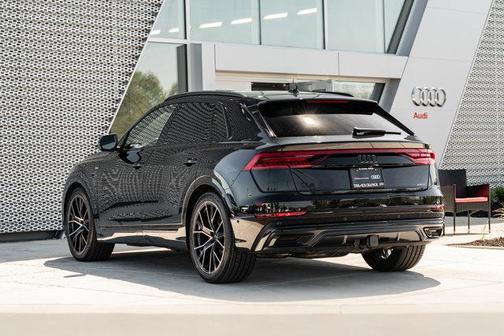 Mythos Black Metallic 2023 Audi Q8 55 Prestige