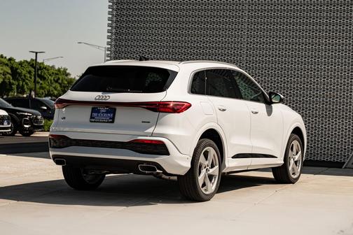 Glacier 2026 Audi Q5 Premium Plus TFSI quattro S tronic
