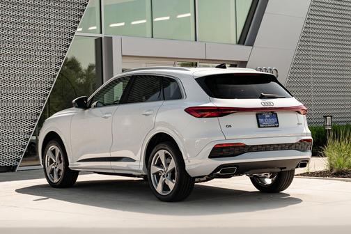 Glacier 2026 Audi Q5 Premium Plus TFSI quattro S tronic