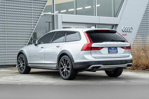 2020 Volvo V90 Cross Country T6