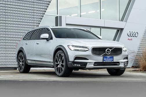 2020 Volvo V90 Cross Country T6