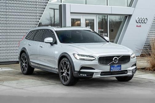 2020 Volvo V90 Cross Country T6