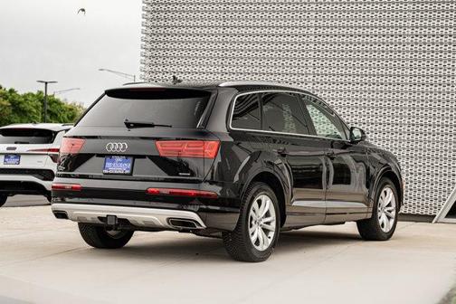 Orca Black Metallic 2019 Audi Q7 45 Premium Plus