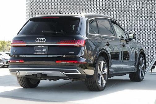 Photo 3 of 32 of 2020 Audi Q7 55 Prestige