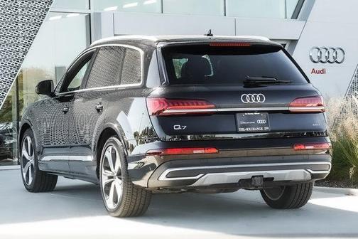 Photo 4 of 32 of 2020 Audi Q7 55 Prestige