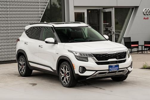 Snow White Pearl 2022 Kia Seltos SX Turbo