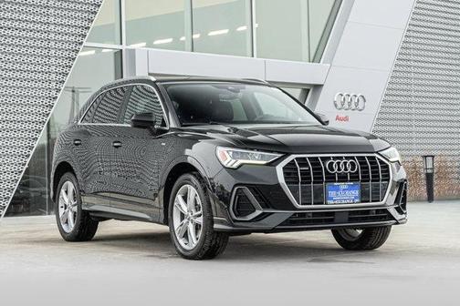 Mythos Black Metallic 2020 Audi Q3 45 S line Prestige