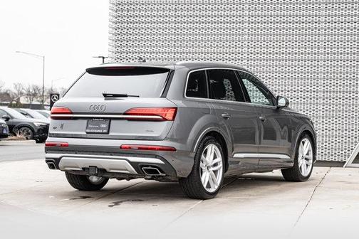 2025 Audi Q7 55 Premium Plus