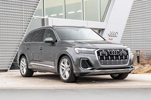 2025 Audi Q7 55 Premium Plus