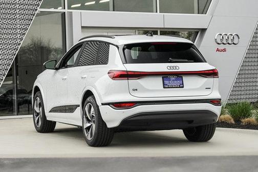 2025 Audi Q6 e-tron Premium Plus quattro