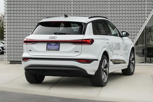 2025 Audi Q6 e-tron Premium Plus quattro