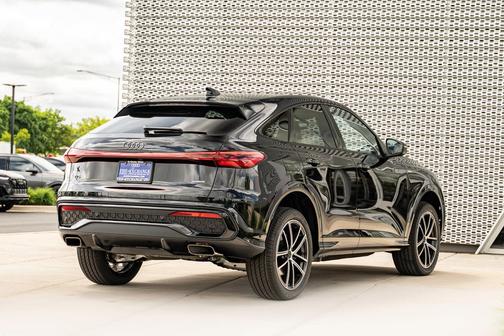 Mythos Black Metallic 2026 Audi Q5 Sportback Premium Plus TFSI quattro S tronic