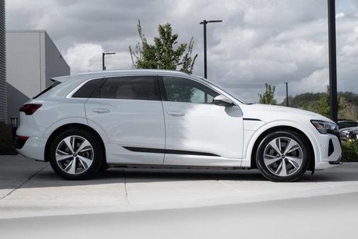 2024 Audi Q8 e-tron Premium Plus