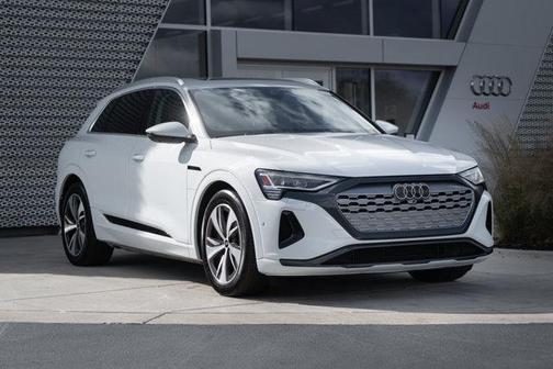 2024 Audi Q8 e-tron Premium Plus
