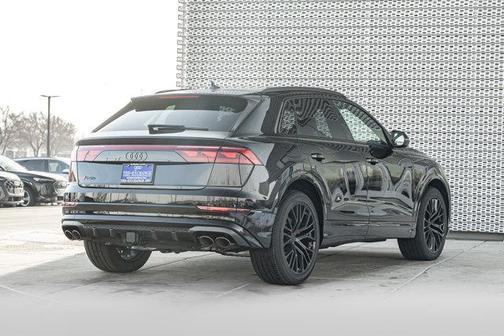 Mythos Black Metallic 2026 Audi SQ8 4.0T Prestige