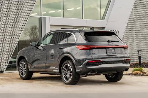 Tambora Gray Metallic 2025 Audi Q5 Premium TFSI quattro S tronic