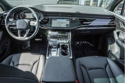 2025 Audi Q7 55 Premium Plus