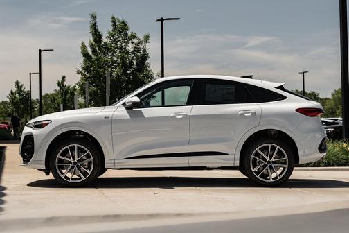 Glacier 2026 Audi Q5 Sportback Premium Plus TFSI quattro S tronic