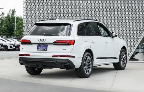 2025 Audi Q7 45 Premium Plus