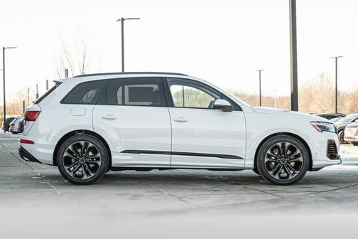 Glacier White Metallic 2026 Audi Q7 55 Premium Plus