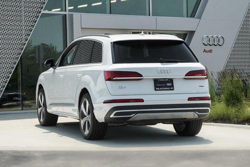 2023 Audi Q7 55 Premium Plus