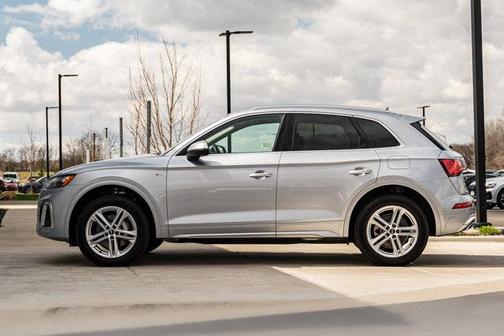 Florett Silver Metallic 2023 Audi Q5 55 S line Premium