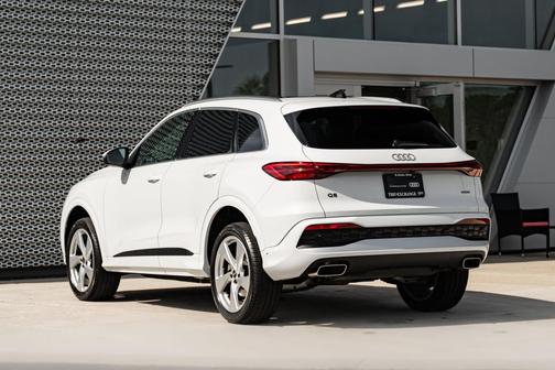 Glacier White 2025 Audi Q5 Premium Plus TFSI quattro S tronic
