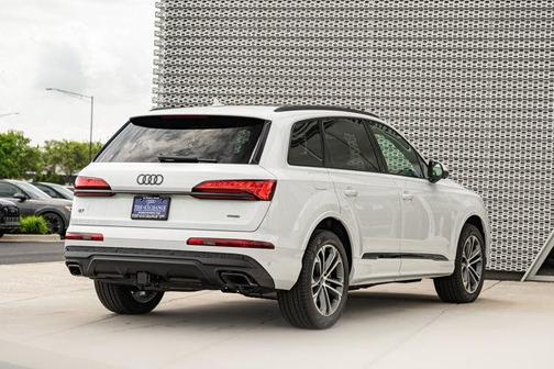 Glacier White Metallic 2026 Audi Q7 45 Premium
