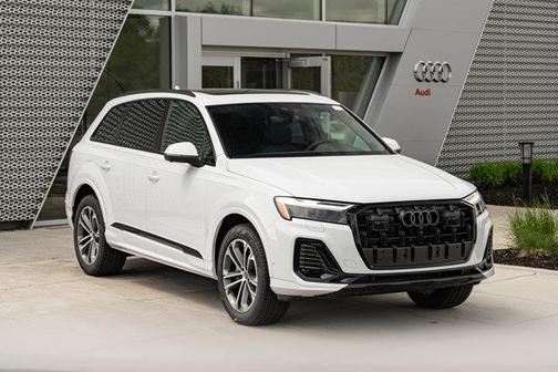 Glacier White Metallic 2026 Audi Q7 45 Premium