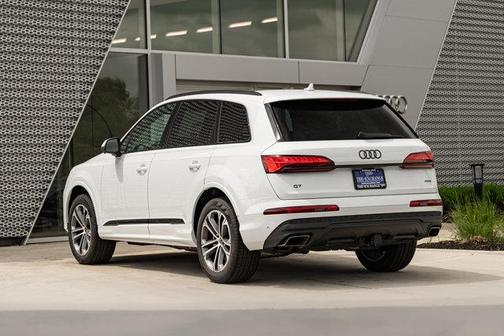 Glacier White Metallic 2026 Audi Q7 45 Premium