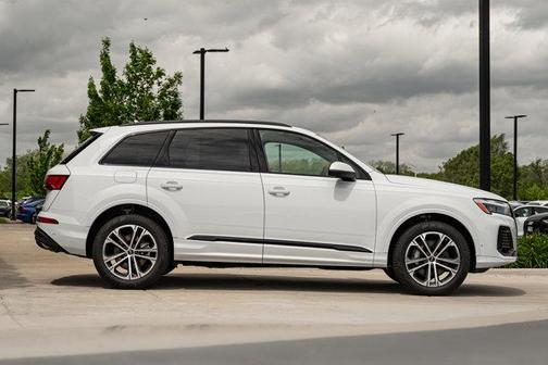 Glacier White Metallic 2026 Audi Q7 45 Premium