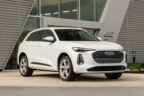 Glacier White Metallic 2025 Audi Q5 Premium Plus TFSI quattro S tronic