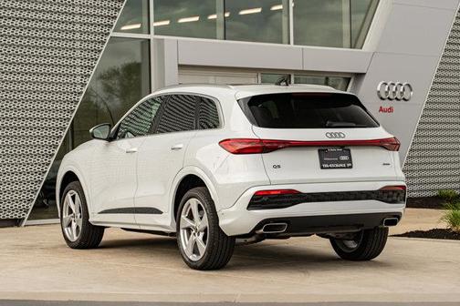 Glacier White Metallic 2025 Audi Q5 Premium Plus TFSI quattro S tronic