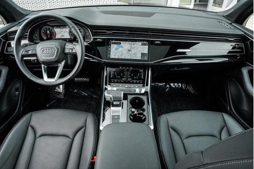 2025 Audi Q7 55 Premium Plus