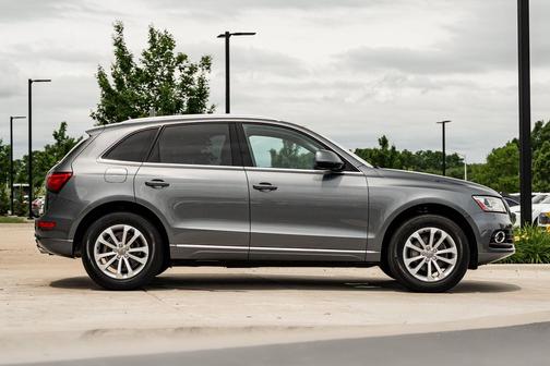 Monsoon Gray Metallic 2016 Audi Q5 2.0T Premium Plus
