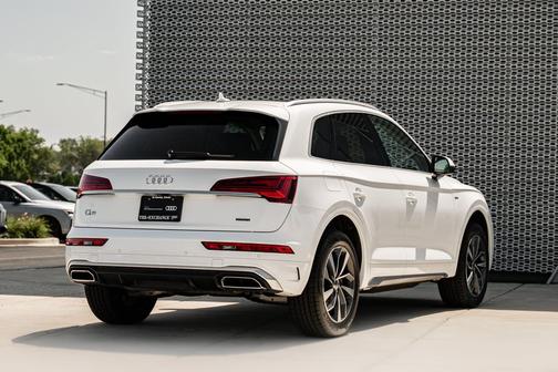 Ibis White 2023 Audi Q5 45 S line Premium Plus