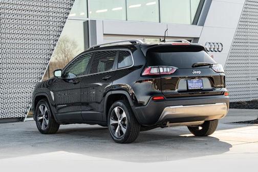 Diamond Black Crystal Pearlcoat 2019 Jeep Cherokee Limited