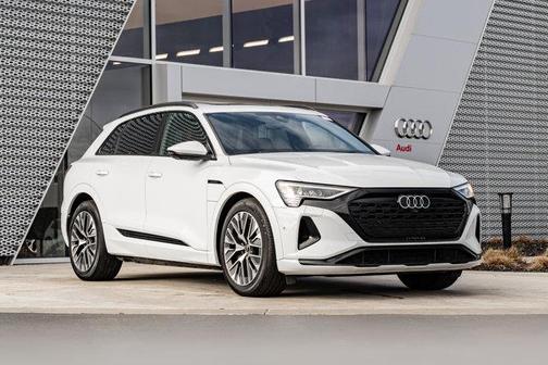 Glacier White Metallic 2024 Audi Q8 e-tron Premium Plus
